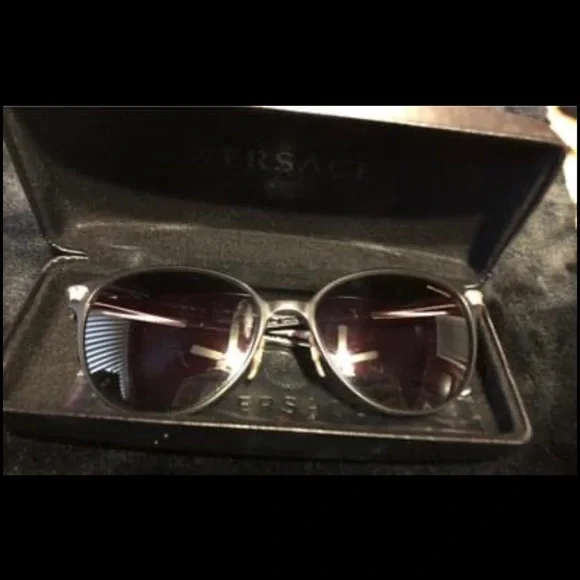Polarized Versace Sunglasses - Picture 2 of 5